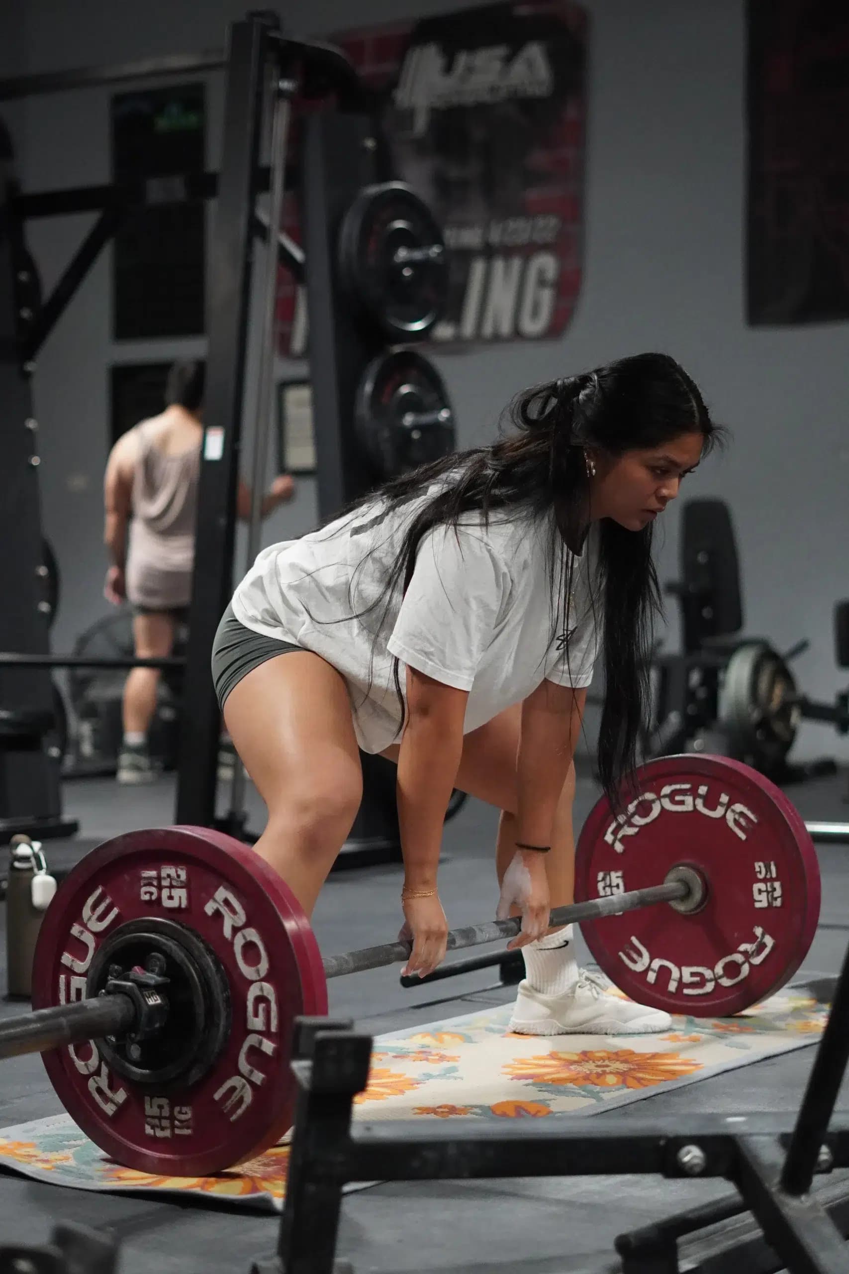 Jen deadlifting pulling slack